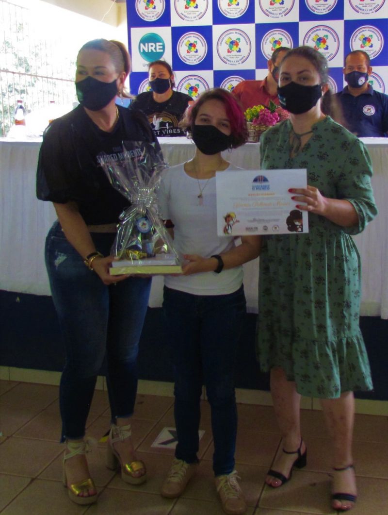 Aluna da Escola Estadual de Icaraíma ganha intercâmbio para Nova Zelândia. 