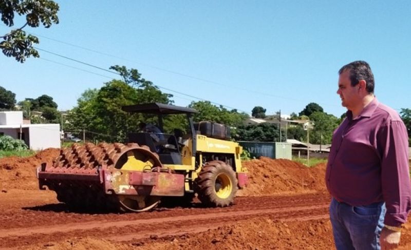 Com investimentos na ordem de 150 mil reais vindo de recursos próprios, a Prefeitura Municipal de Icaraíma deu início a pavimentação asfáltica do trecho inicial da Estrada Paulista. 