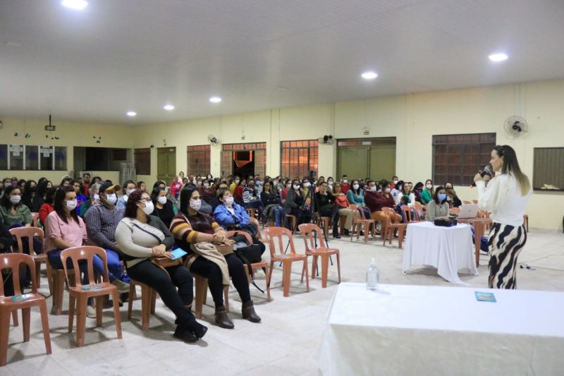 Palestra com o tema “Lugar de autista é em todo lugar” foi realizada ontem em Icaraíma através da Secretaria Municipal de Educação. 