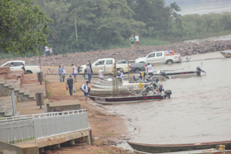 S.O.S Rio Ivaí - Porto Camargo recebeu neste domingo as embarcações do Rally Fluvial de São Carlos do Ivaí